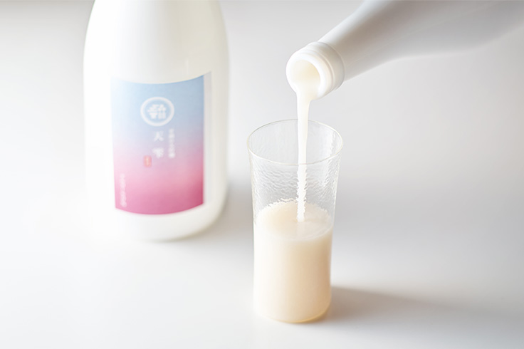 高級甘酒の天雫は精米歩合50％以下の大吟醸仕様のプレミアムな甘酒。ギフトにぴったりです。