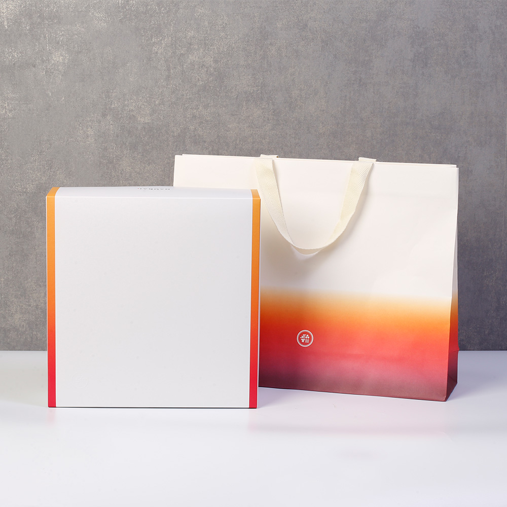 お渡し用の手提げ袋 （有料 165円）