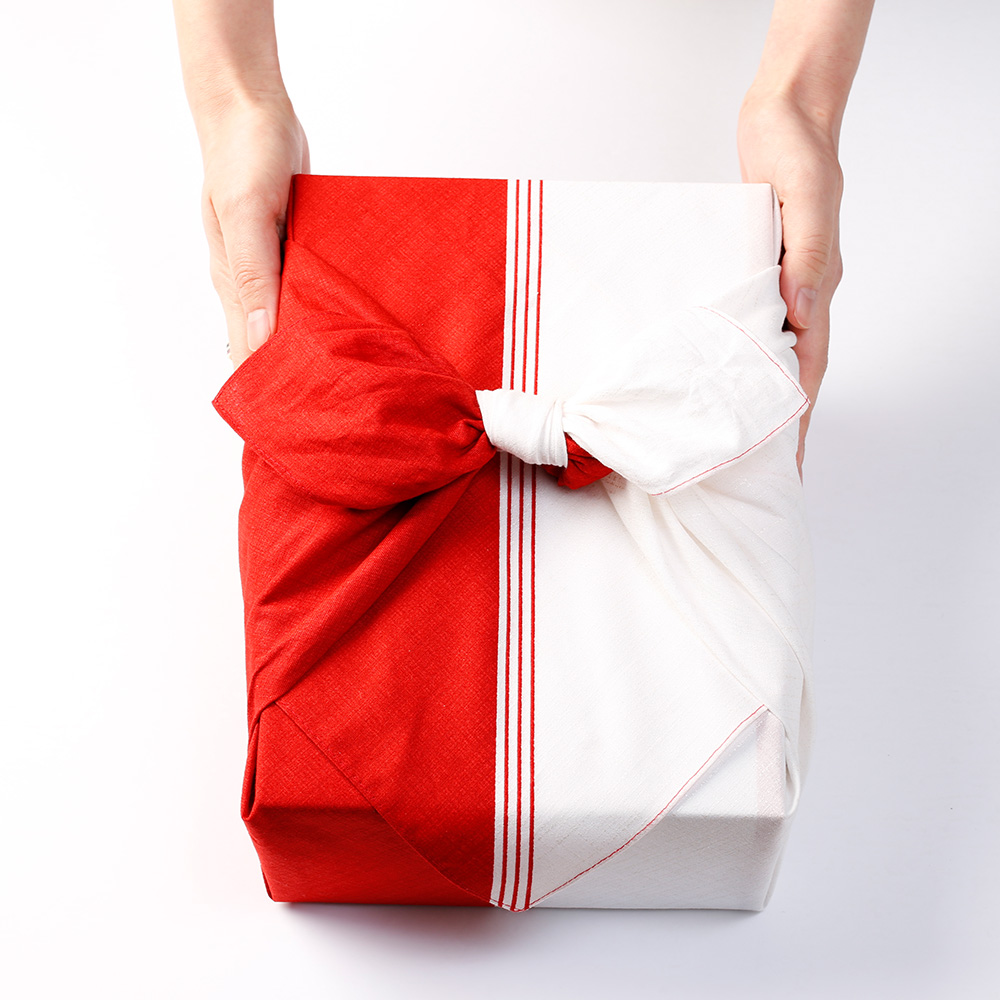 御歳暮限定の紅白風呂敷包装します。※有料の風呂敷（1500円）をご希望の場合は、お歳暮商品ではない通常の商品をご選択ください。