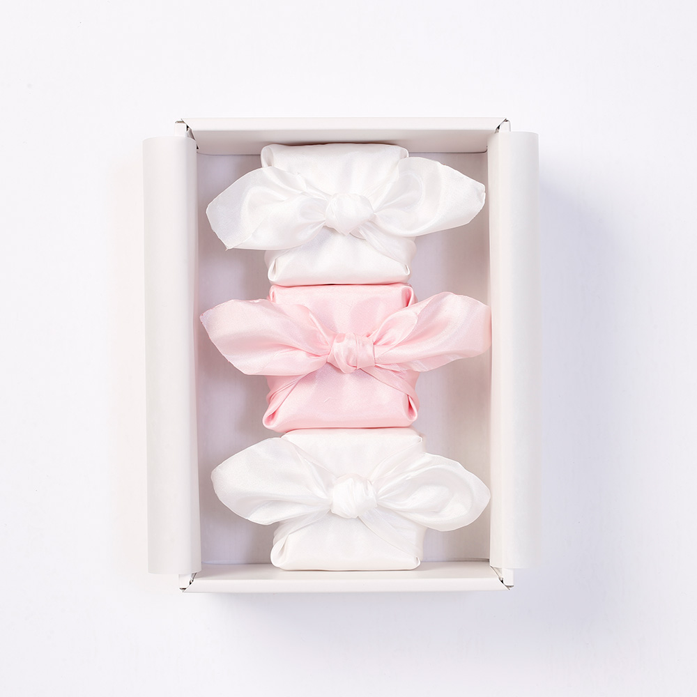 お米風呂敷のカラーは2つのパターン(ブルー×白・ピンク×白）からお選びいただけます。