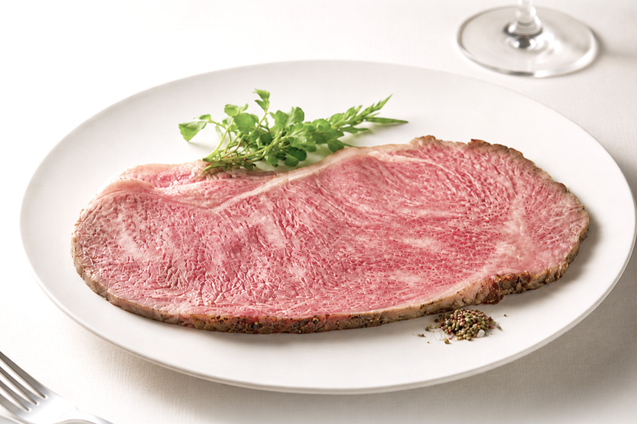 盛り付けるだけとろけるローストビーフの完成